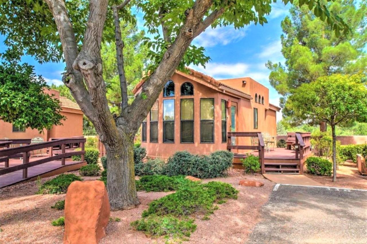 Sedona Pines Resort Exterior foto A home in the Village of Oak Creek