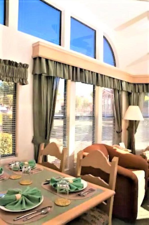 Sedona Pines Resort Exterior foto Window treatments